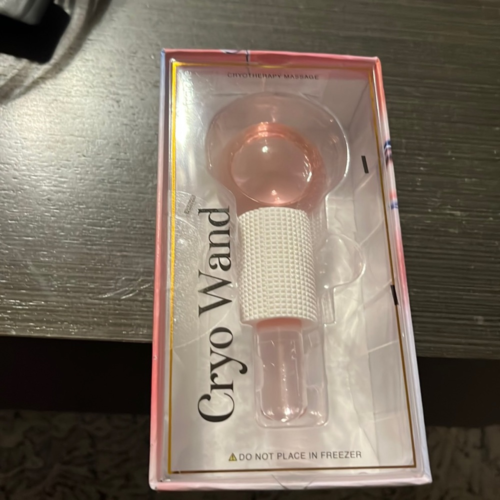 New in box Fraiche Cryo Wand beauty tool